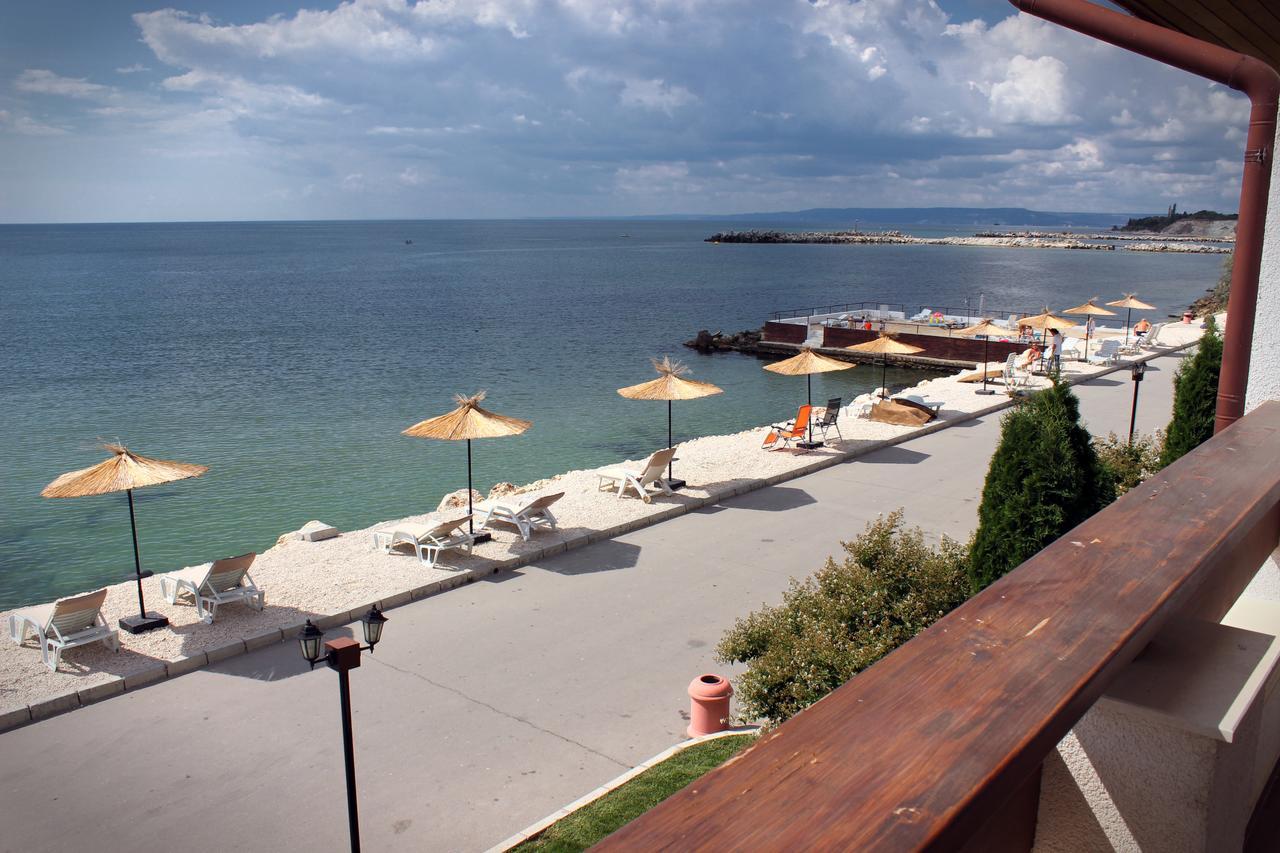 White Coast Beach Apartments Kavarna Luaran gambar